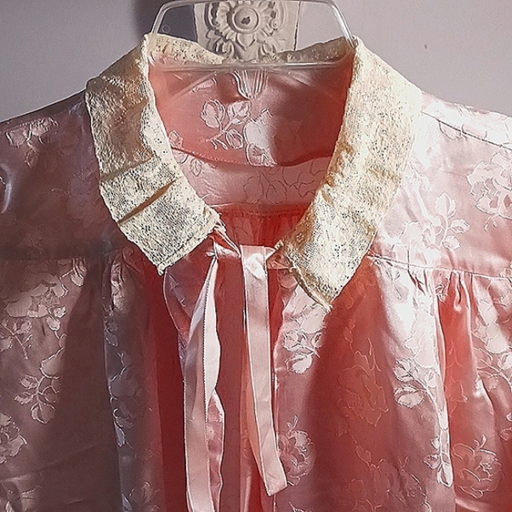 Gorgeous! Vintage 👑 Luxury Loungewear Coat⚜️ Antique Lace Trim